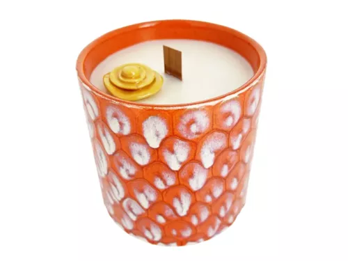 Bougie, cire de soja dans son pot en céramique décor "écailles". Salernes