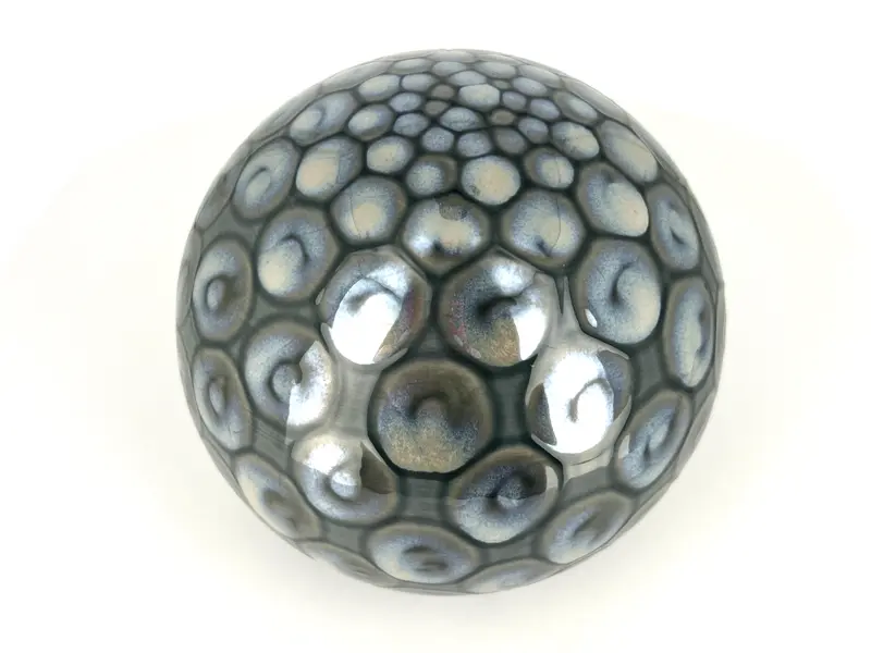 Petite boule en céramique diamètre 15cm. Façonnée à Salernes.