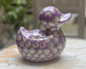 canard en céramique violet. Objet décoratif fabriqué dans mon atelier à Salernes France