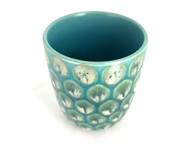 Tasse sans anse turquoise signée Véro Vagh à Salernes