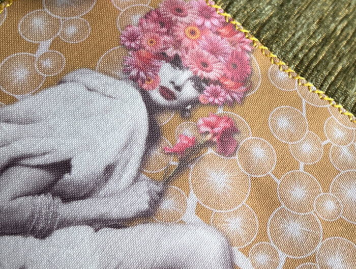 etiquette Sac “Madeleine” en tissu fait main avec étiquette “Nana” et détail en céramique – création artisanale signée Véro Vagh à Salernes.